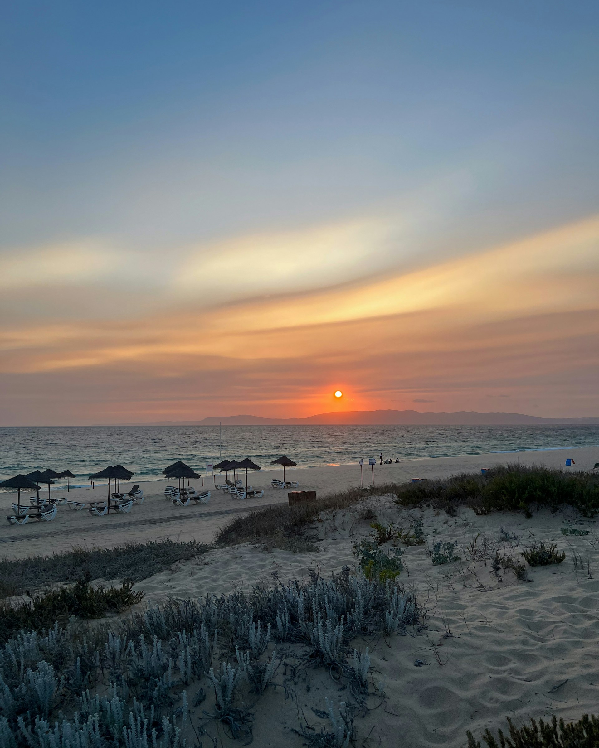 gray computer monitor