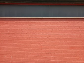 Photo 1691319686396 7354812502cc?q=85&w=340&h=340&fit=crop
