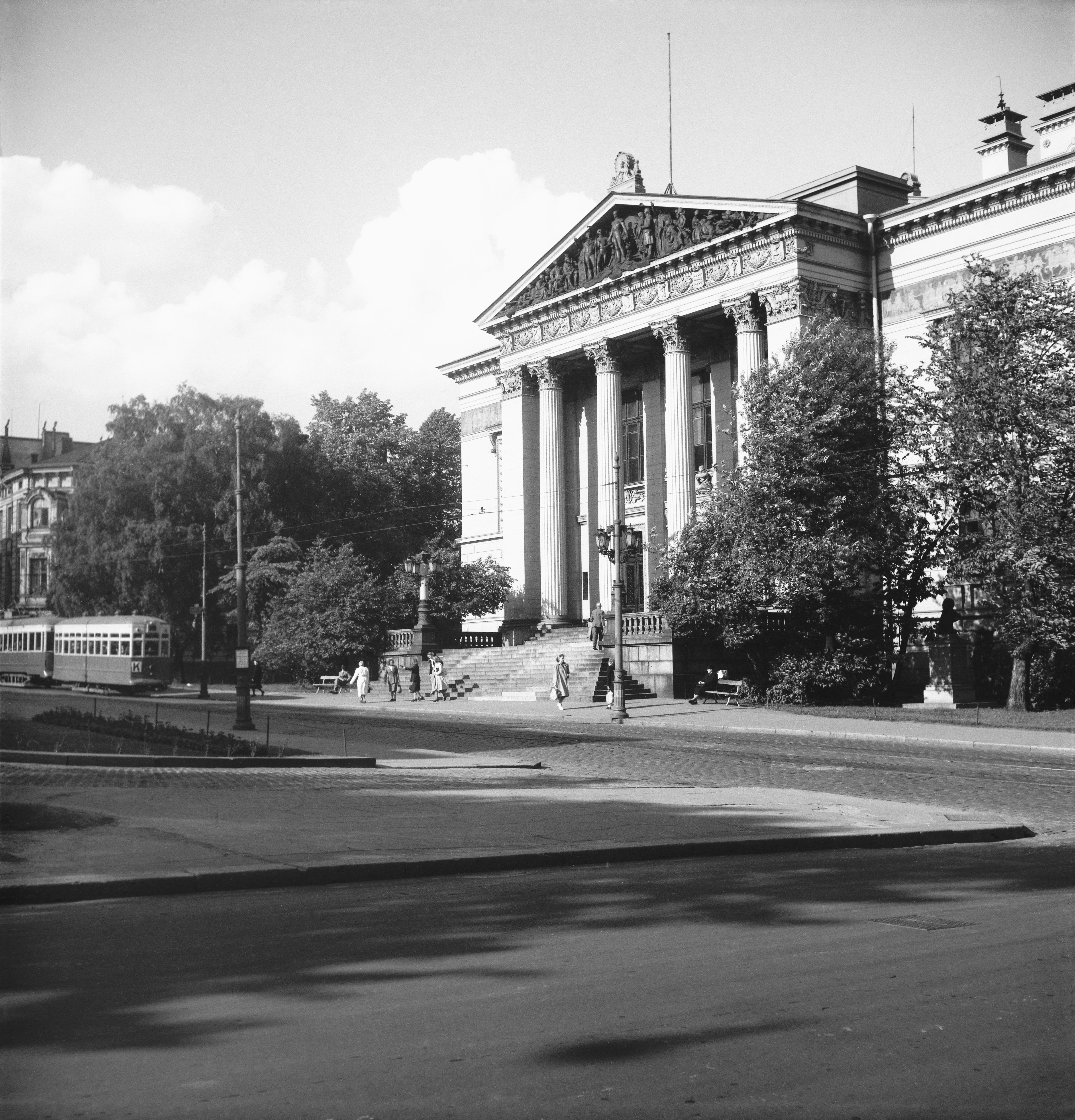 Photo by ylearchives