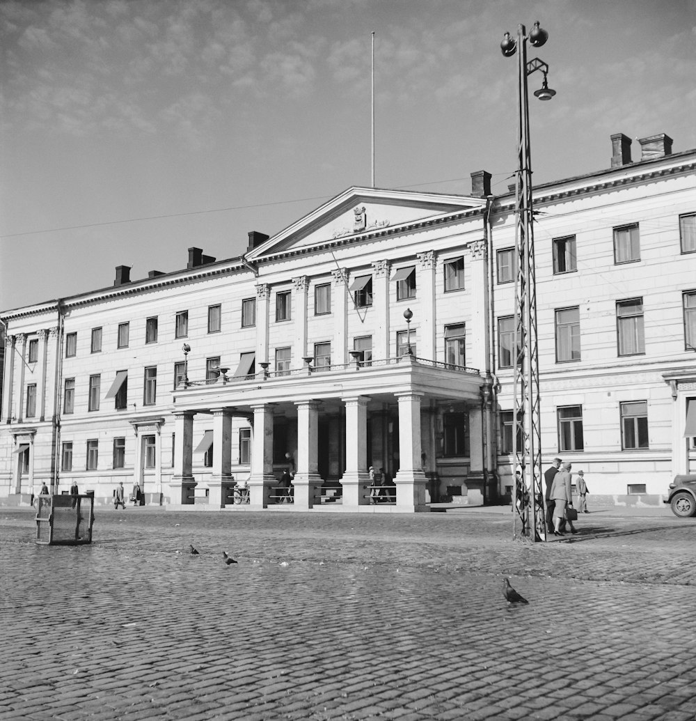 a black and white photo of a large building