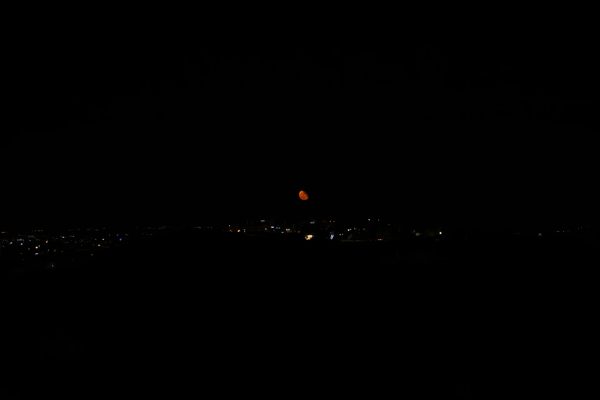 gray computer monitor