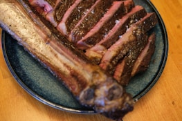 A friendly chef slicing freshly grilled meat for guests at Pampas do Sul.