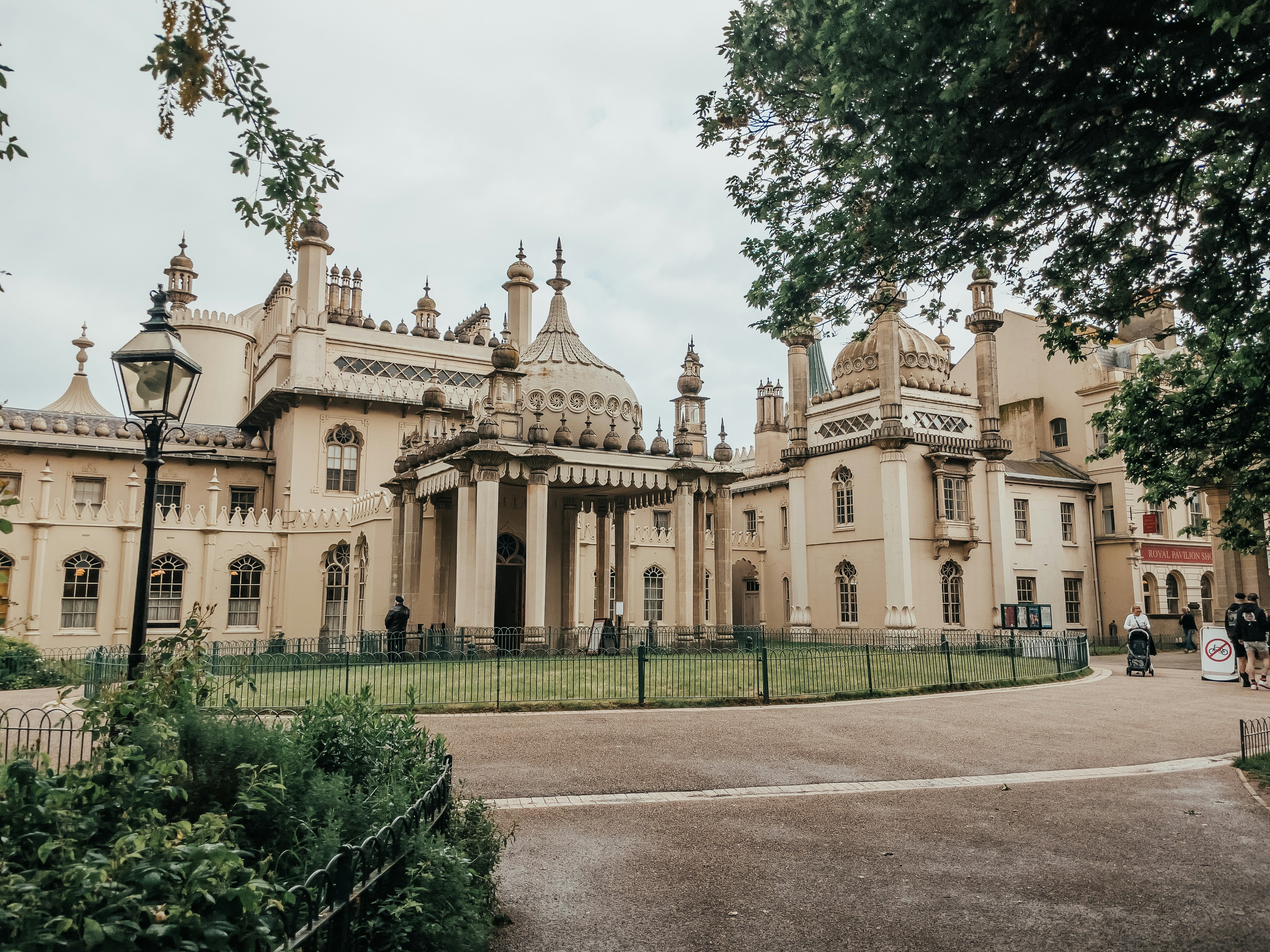 a large white building with a lot of windows