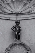 a black and white photo of a water fountain