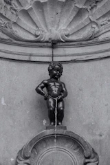 a black and white photo of a water fountain