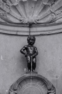 a black and white photo of a water fountain