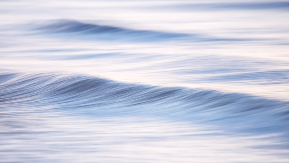 a blurry photo of a wave in the ocean