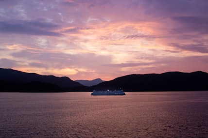 Cruise Loch Hourn, Scotland port