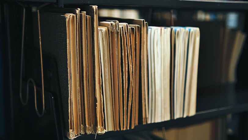 Dossiers d'archives, image d'illustration des affaires criminelles françaises non élucidées