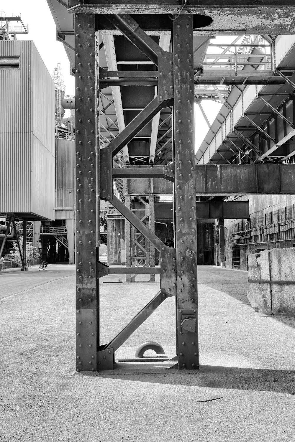 a black and white photo of a metal structure