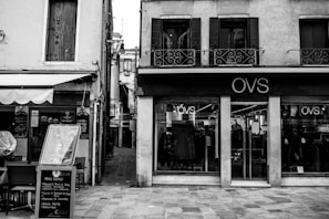 Photo of the original storefront of La Vanderia when it first opened.