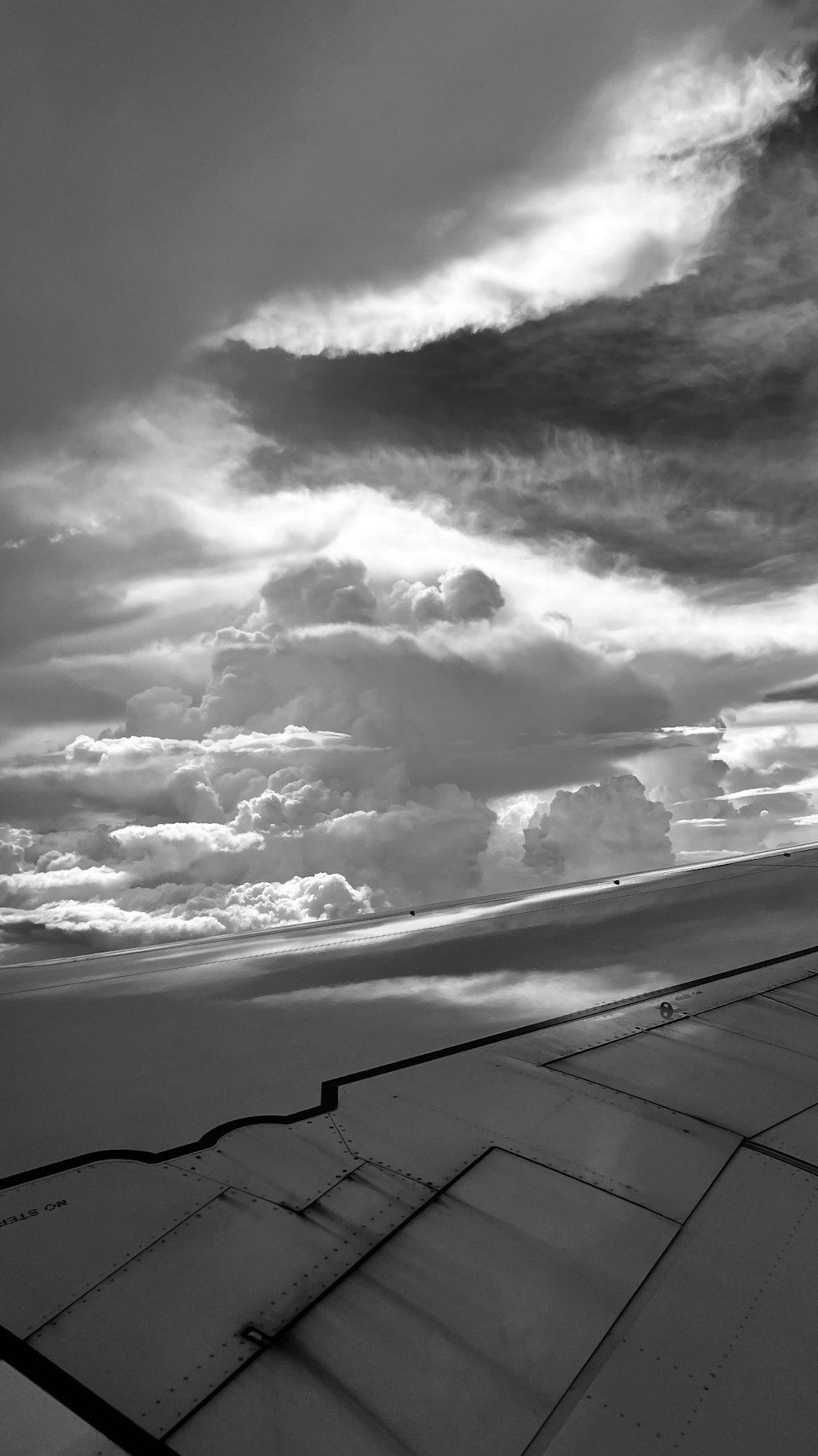 the wing of an airplane as it flies through the sky