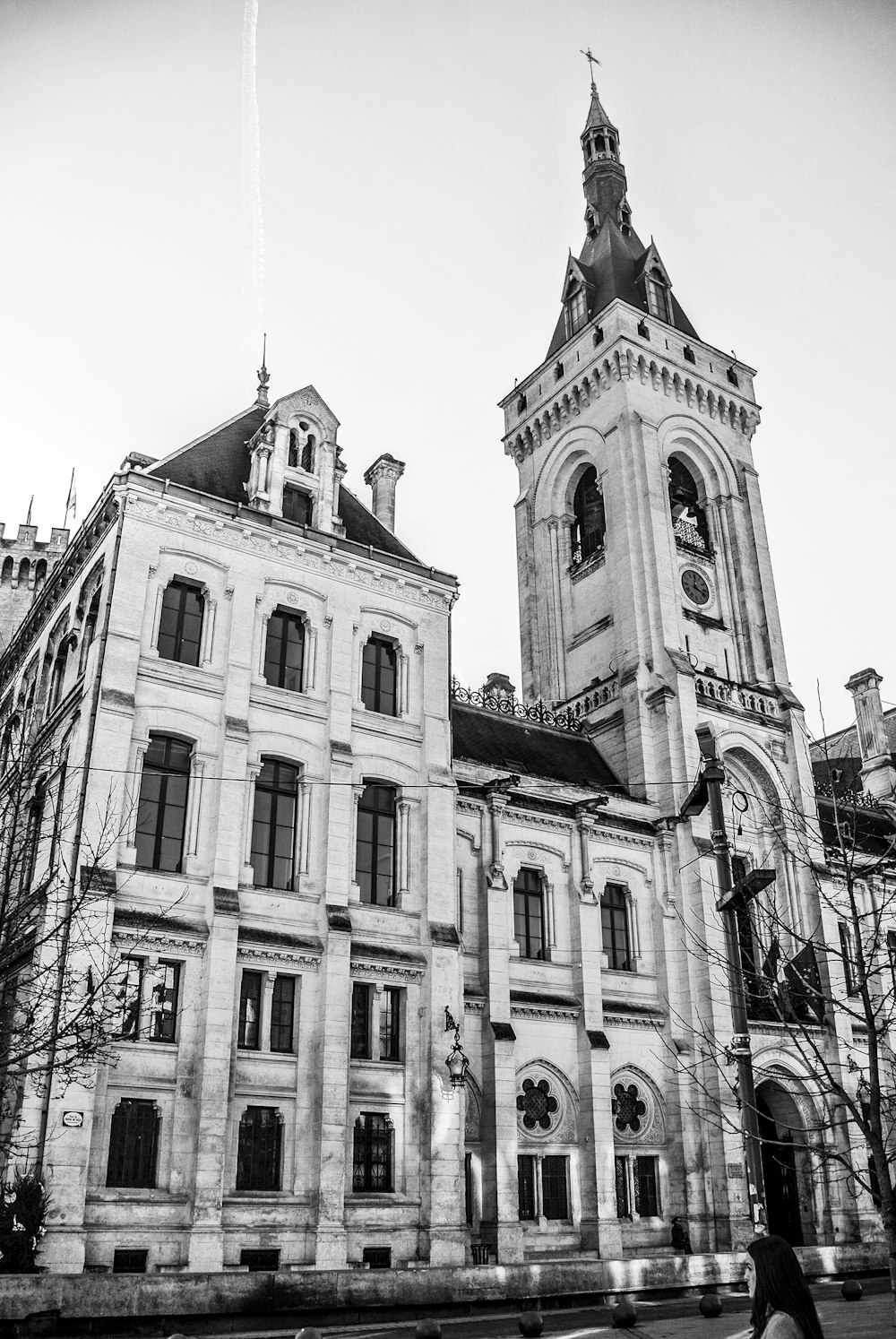 a black and white photo of a large building