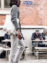 A casual setting with someone carrying a Tocuyo bag while walking.