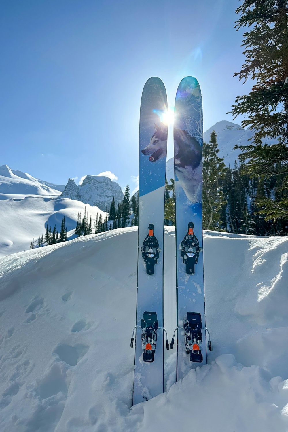 a pair of skis sitting on top of a snow covered slope