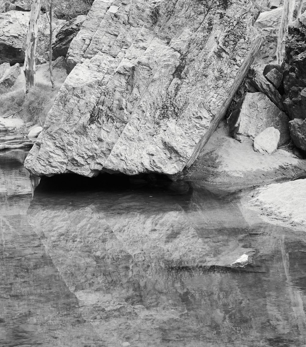 a black and white photo of rocks and water