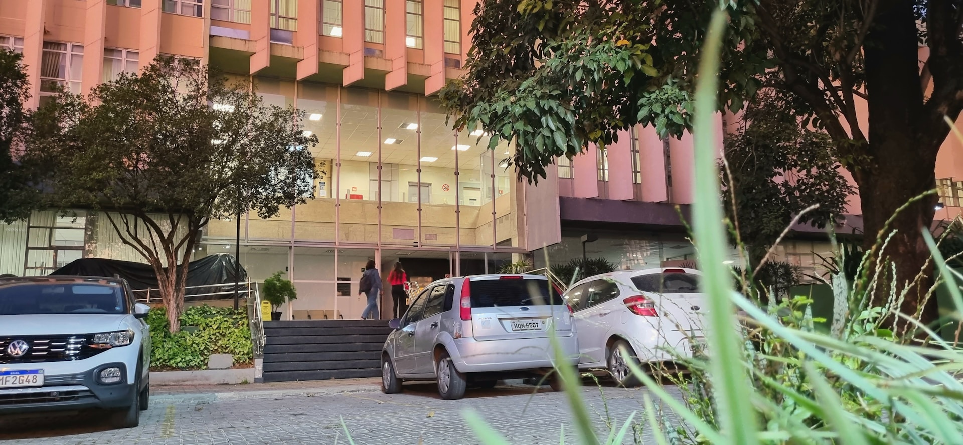 gray computer monitor