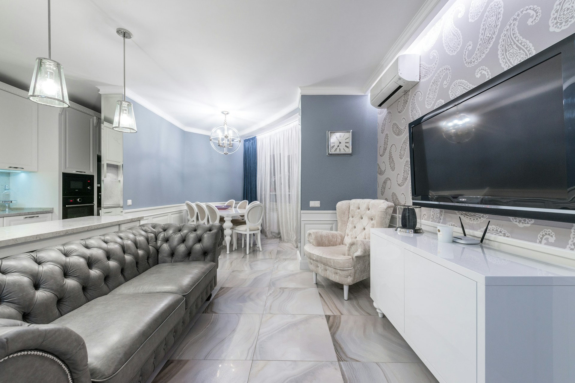 black and white bed linen