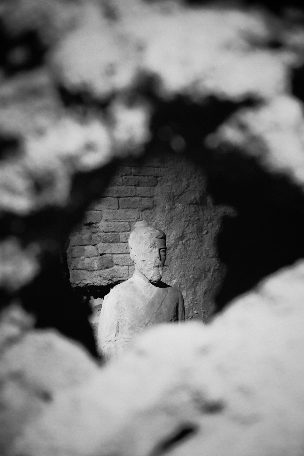 a black and white photo of a statue