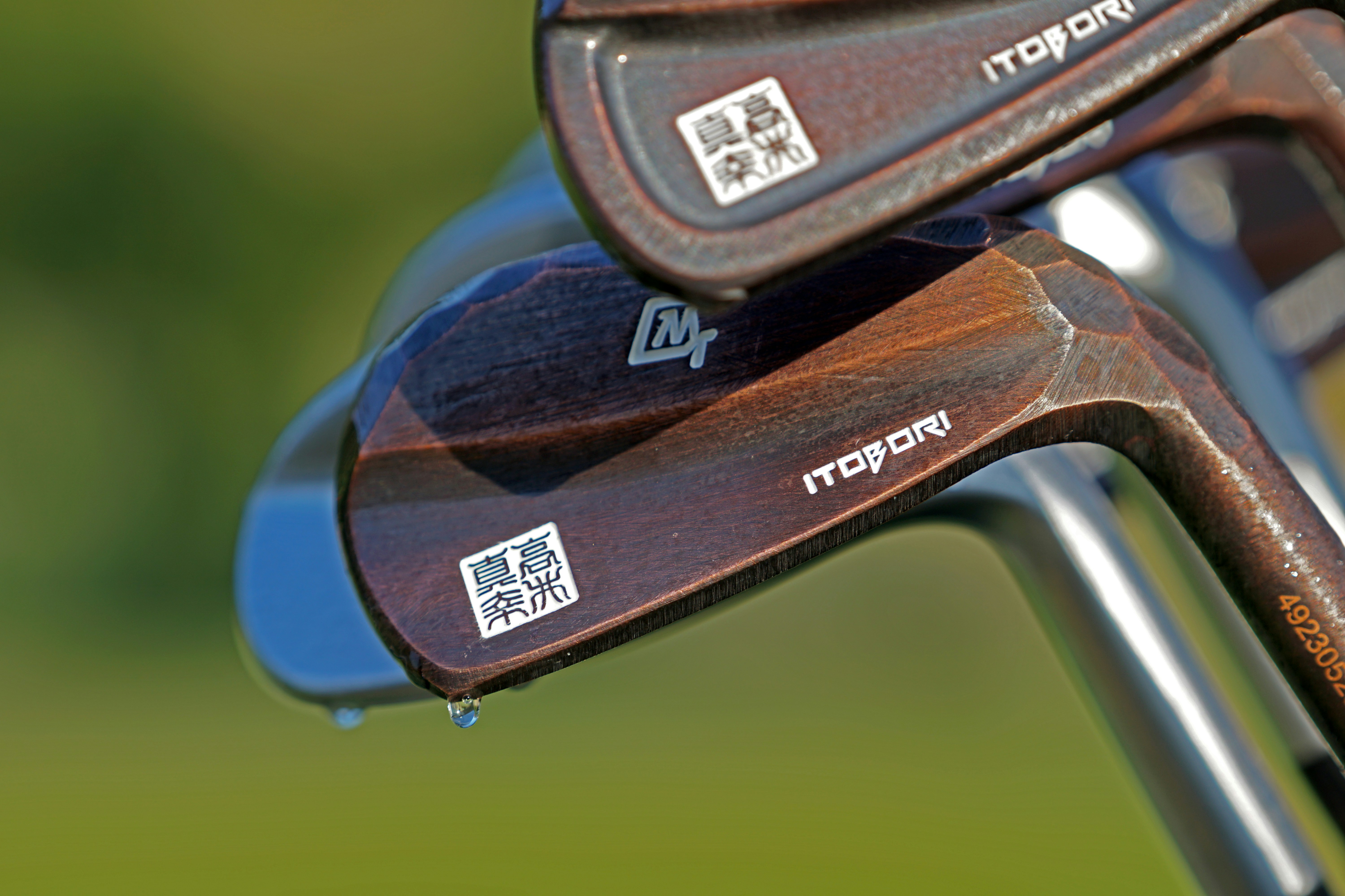 ゴルフクラブとドライバーのクローズアップ