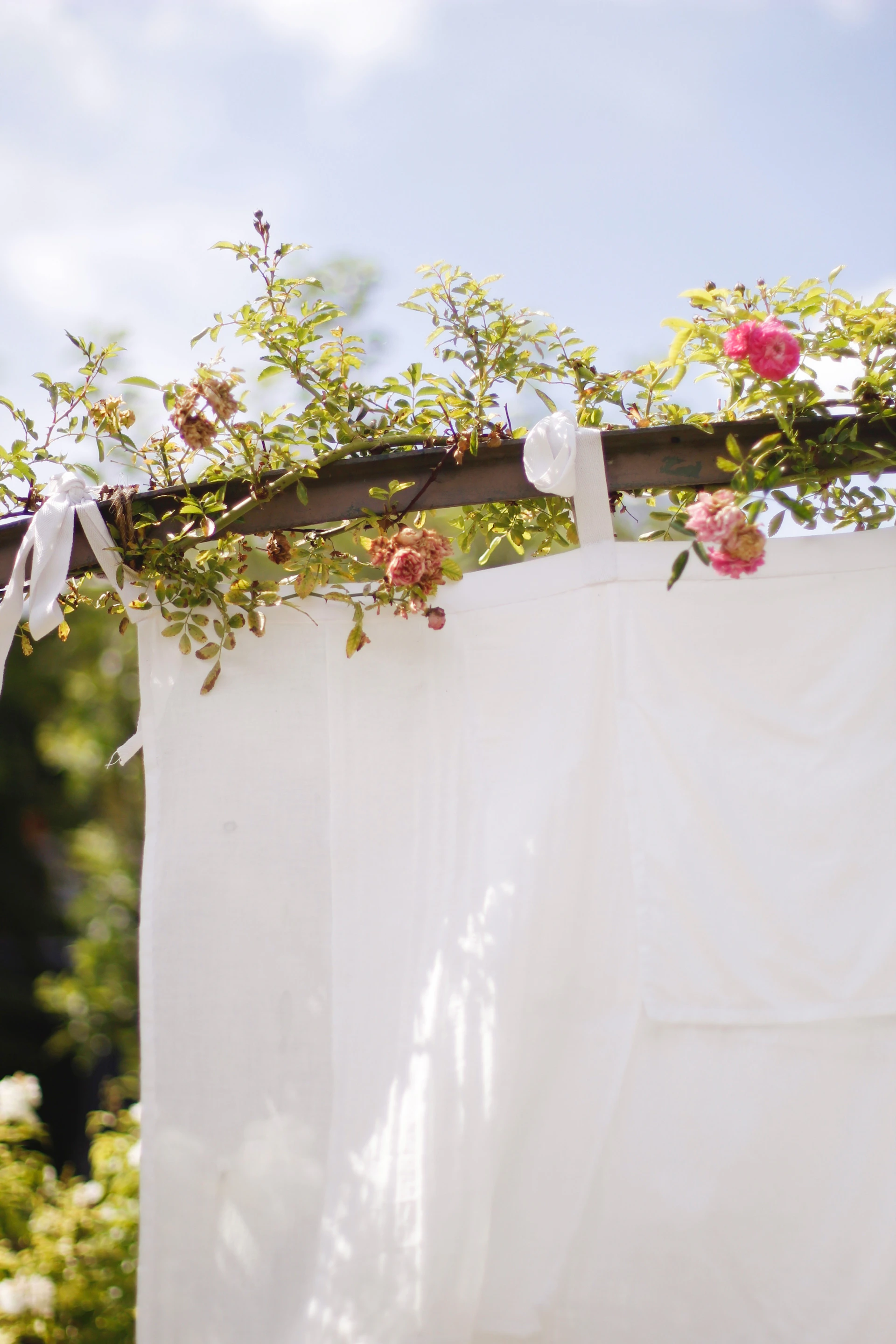 black and white bed linen
