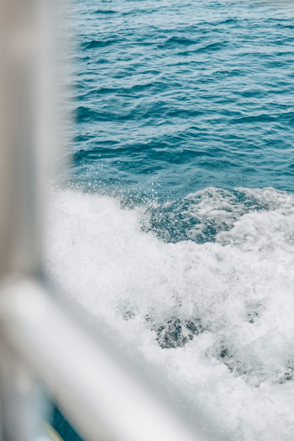 the wake of a boat in the water