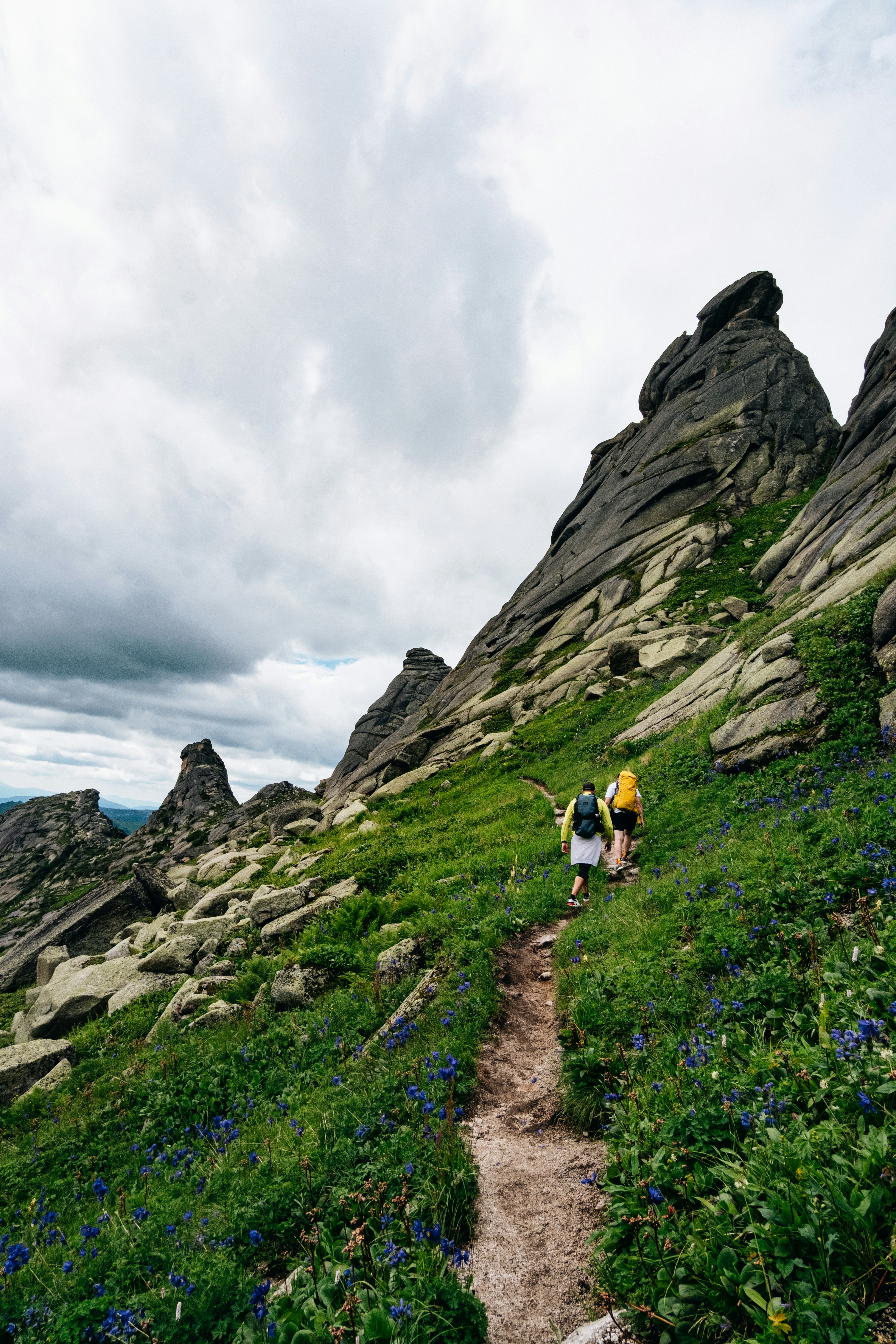 mountain hiking wallpaper, wallpaper, Hiking Socks Sizing: Find Your Perfect Fit 5