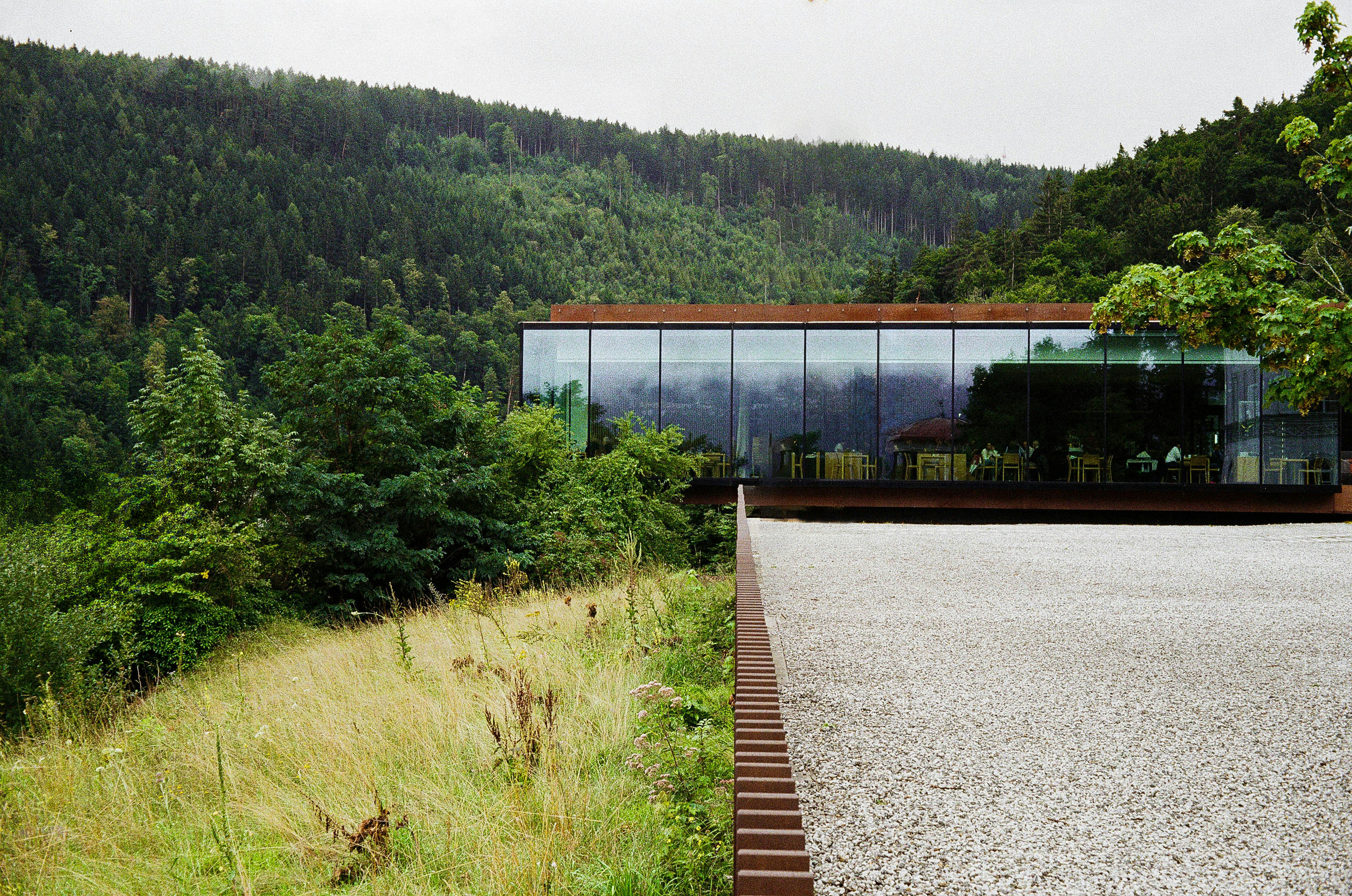 Ein Haus mitten im Wald