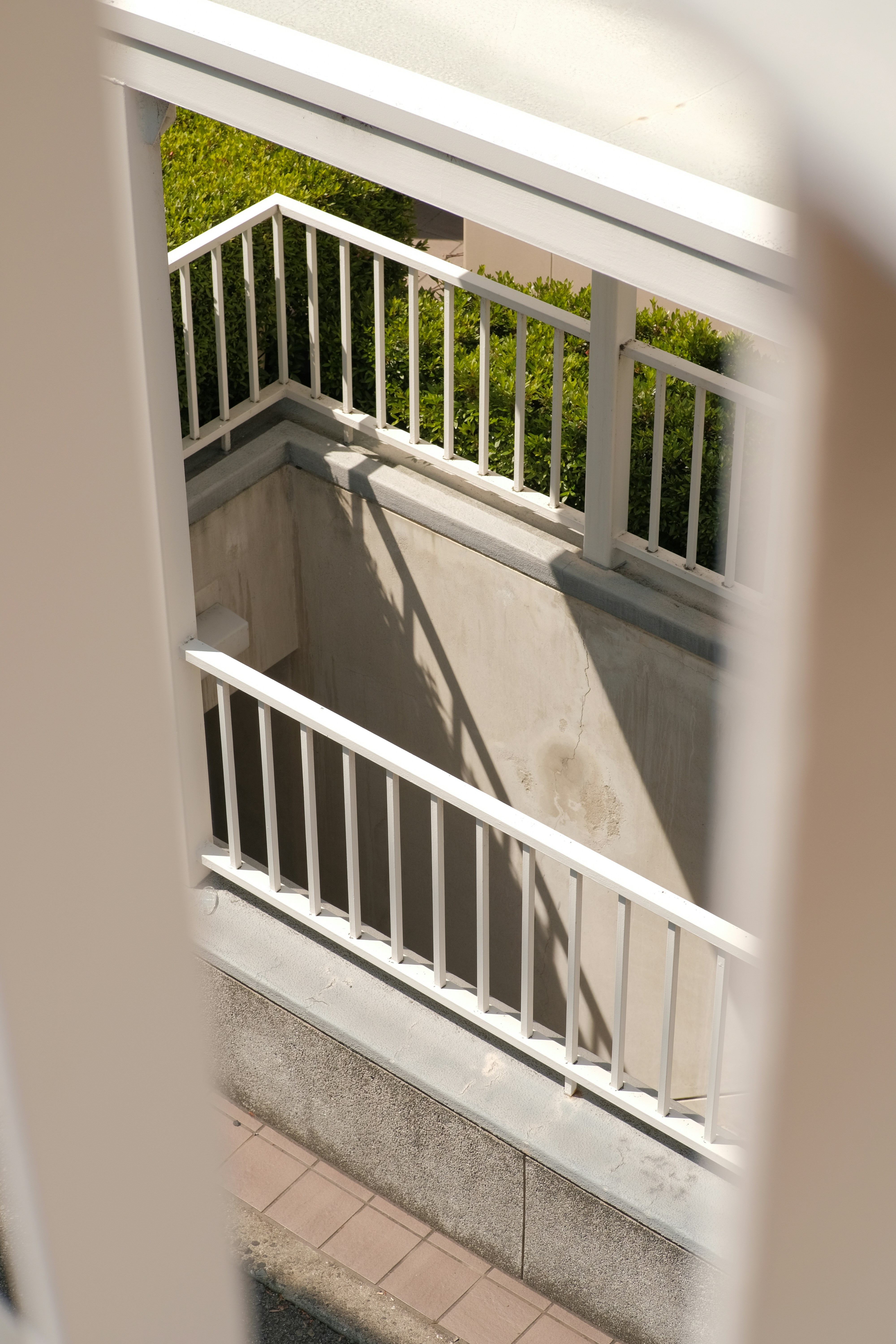 Couple charged with murder after throwing man from balcony, police say