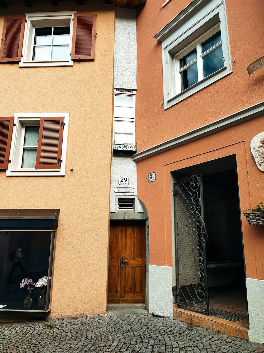 a cobblestone street in front of two buildings