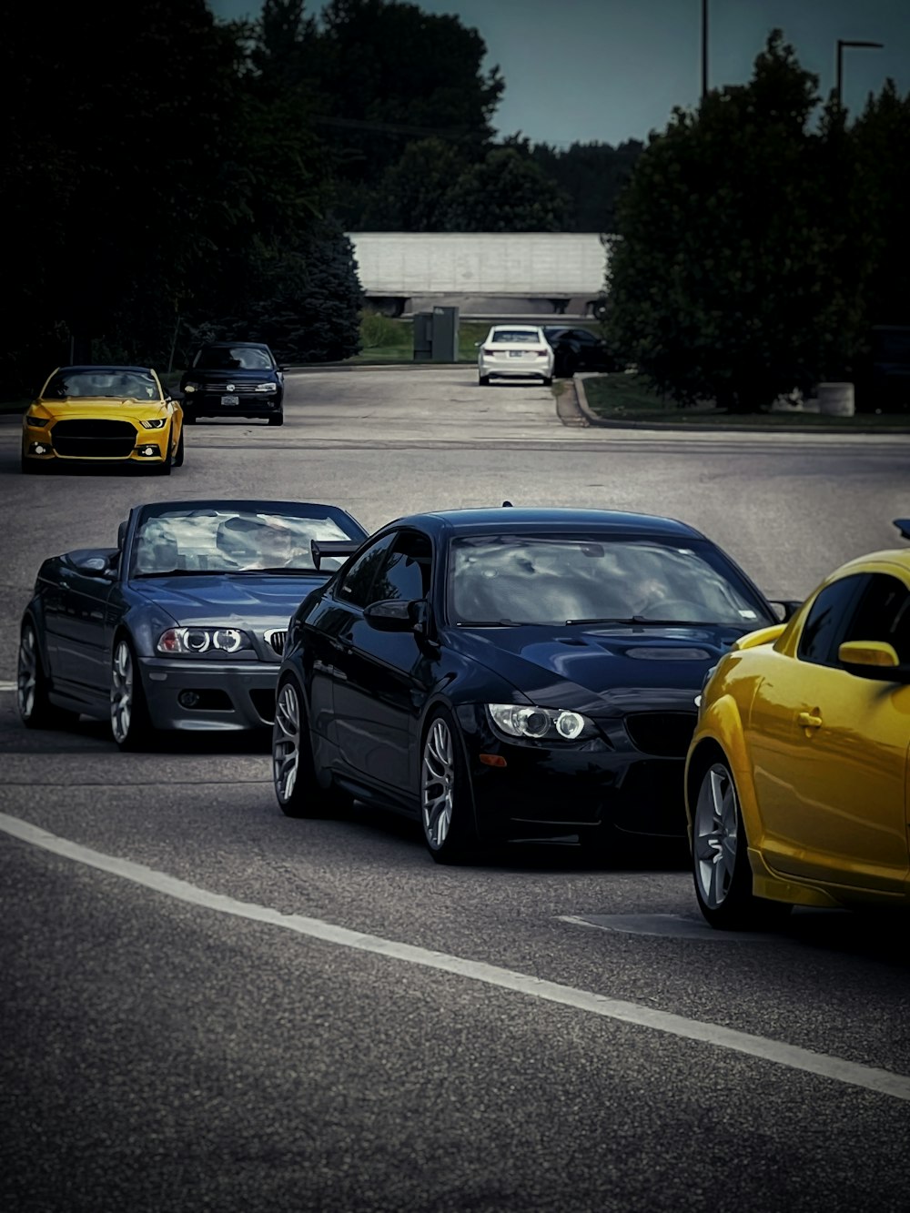 a group of cars that are sitting in the street