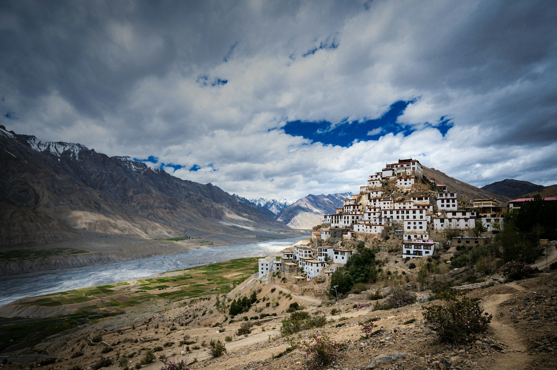 a mountain village in the middle of a valley