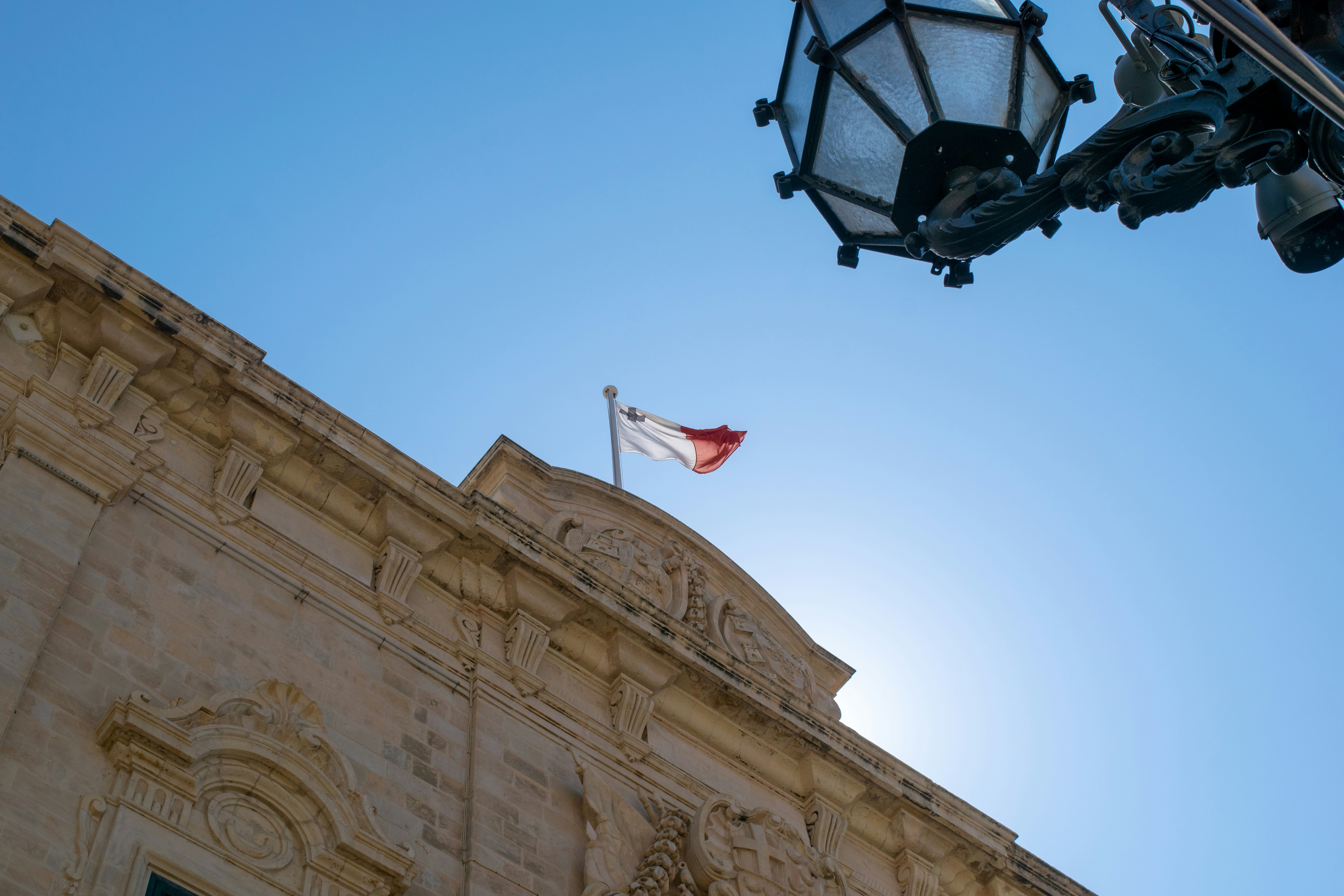 A building with a flag on top of it photo – Free Building Image on Unsplash