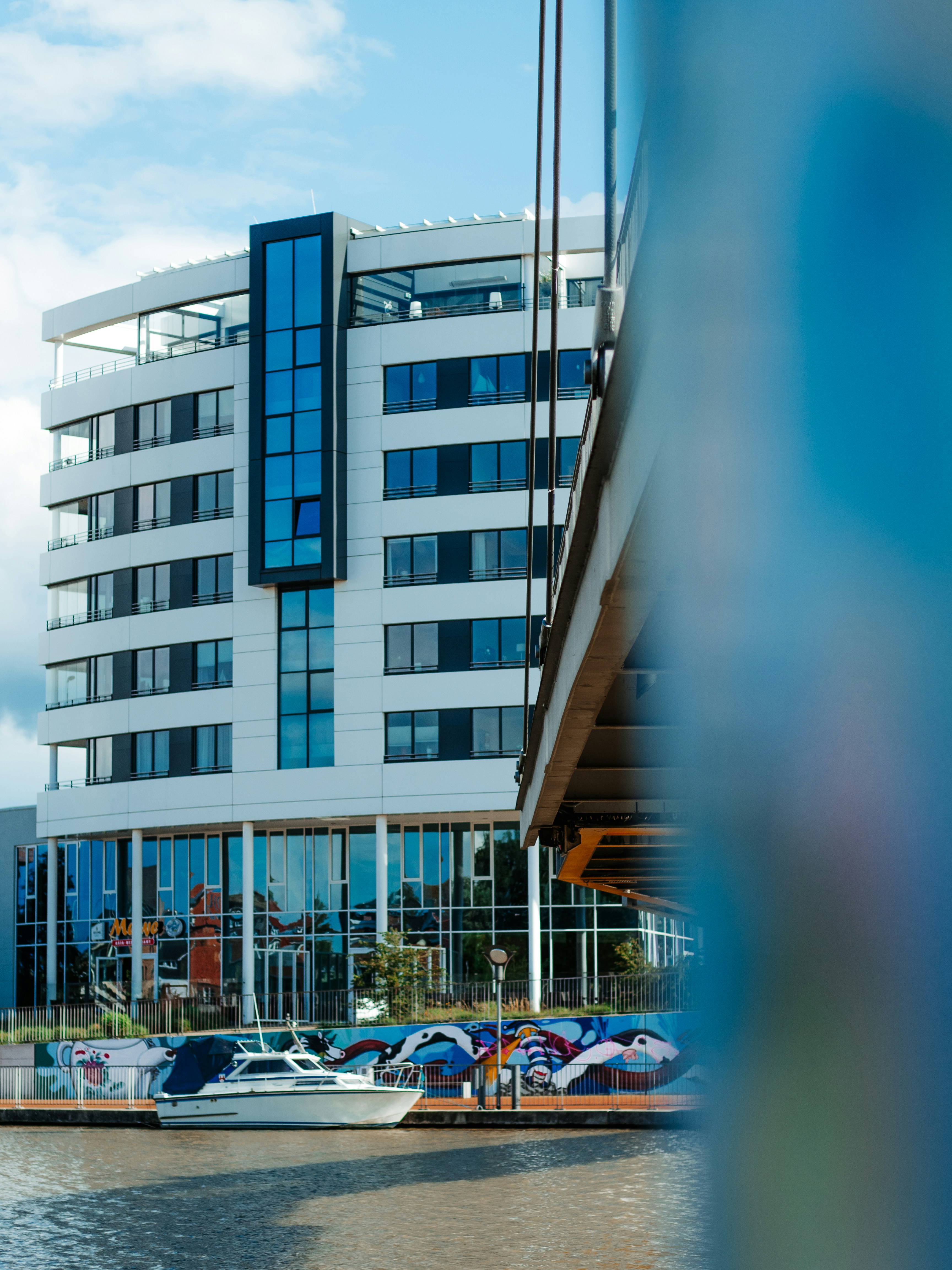 gray computer monitor