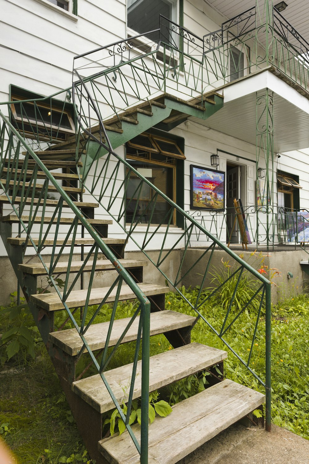 eine Treppe, die zu einem Haus führt