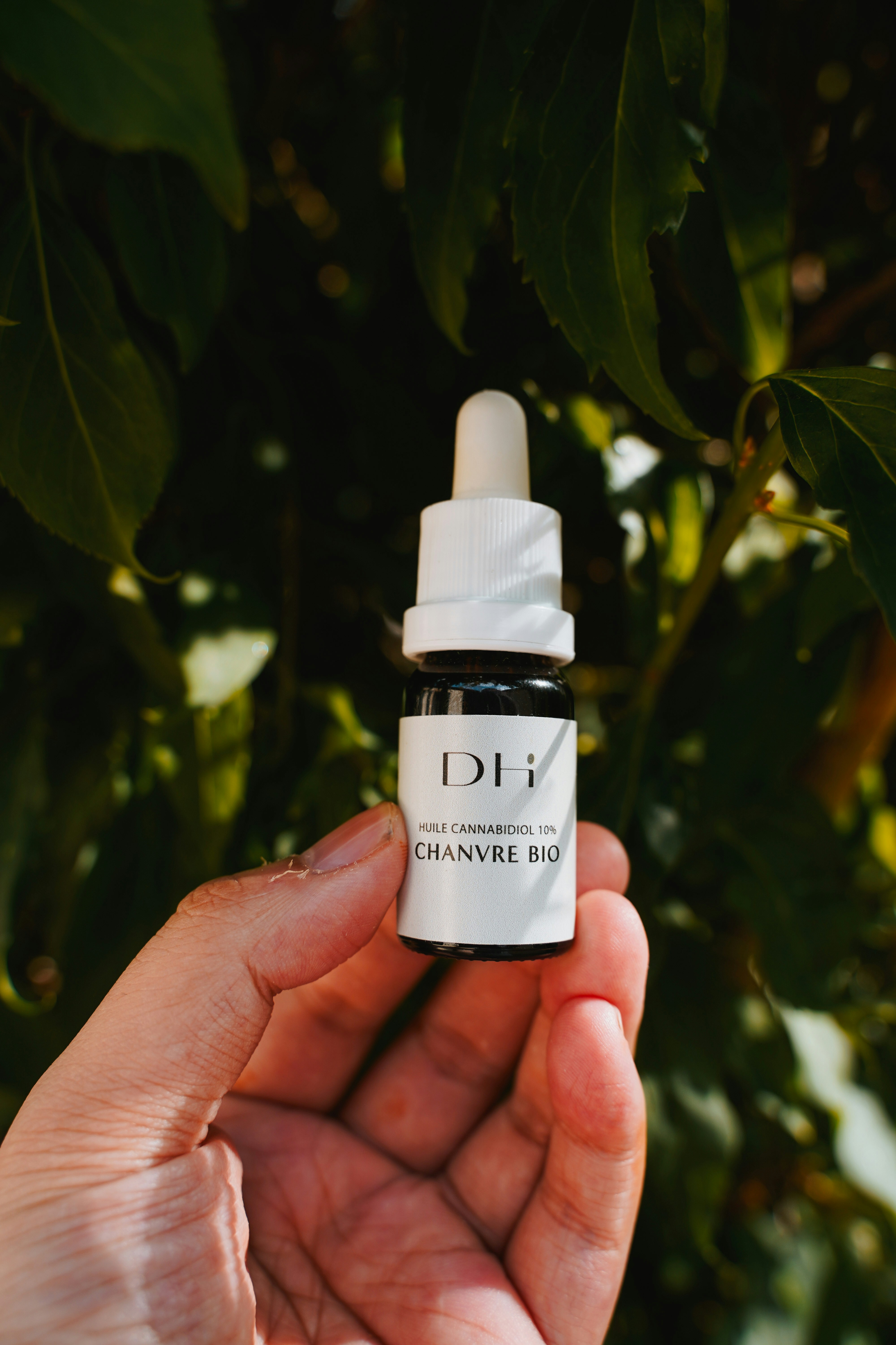 CBD OIL FROM THE BRAND DELI-HEMP THAT YOU CAN FIND IN OUR FRENCH CBD SUBSCRIPTION BOX \