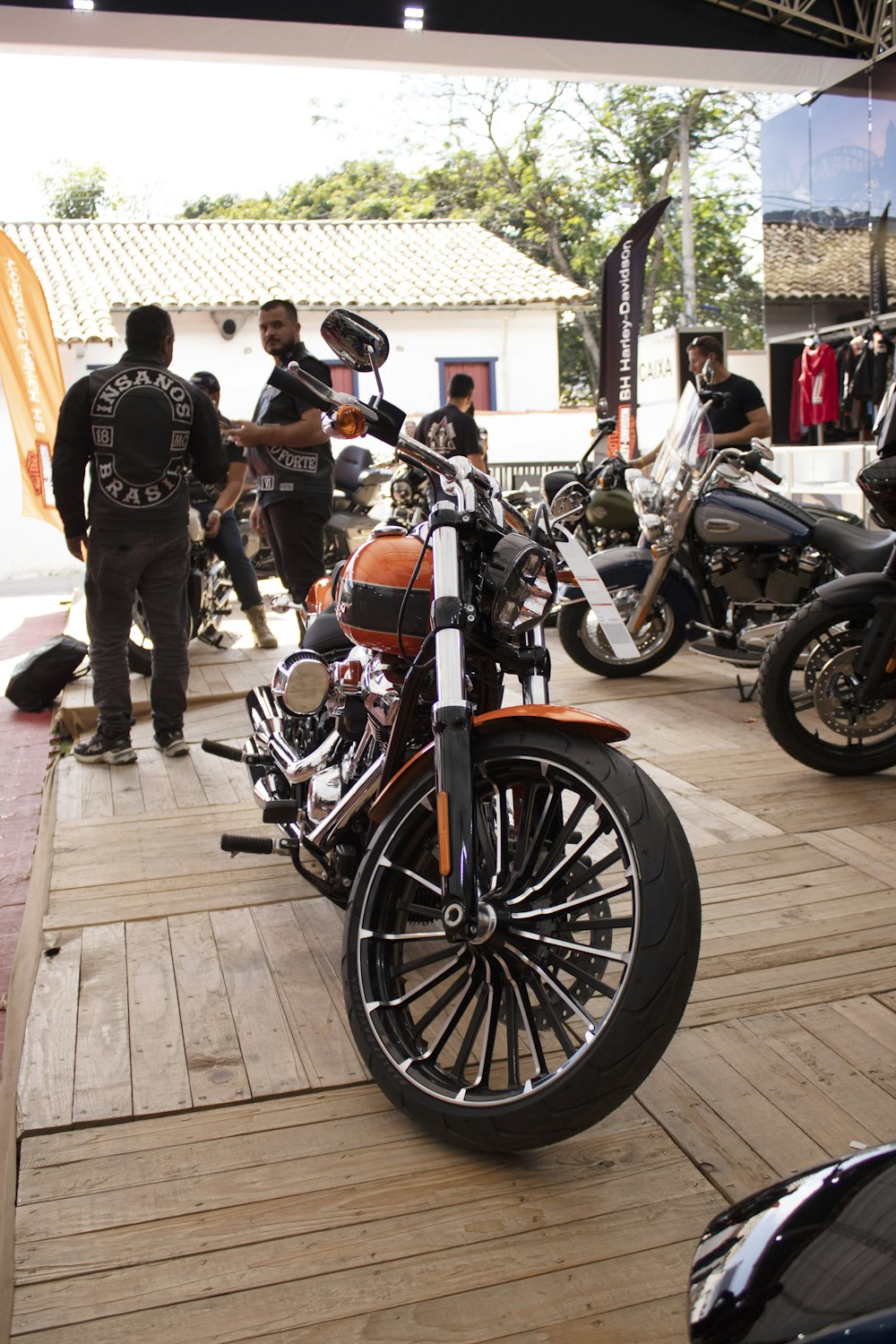 a group of motorcycles parked next to each other