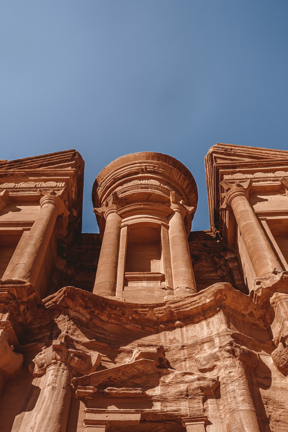 a tall building with two large pillars on top of it