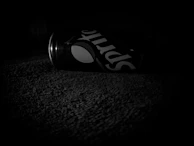 Side profile of a chilled Divorox Zero can glowing softly under teal lighting.