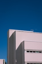 Minimalist design of a courthouse building with green and blue accents.