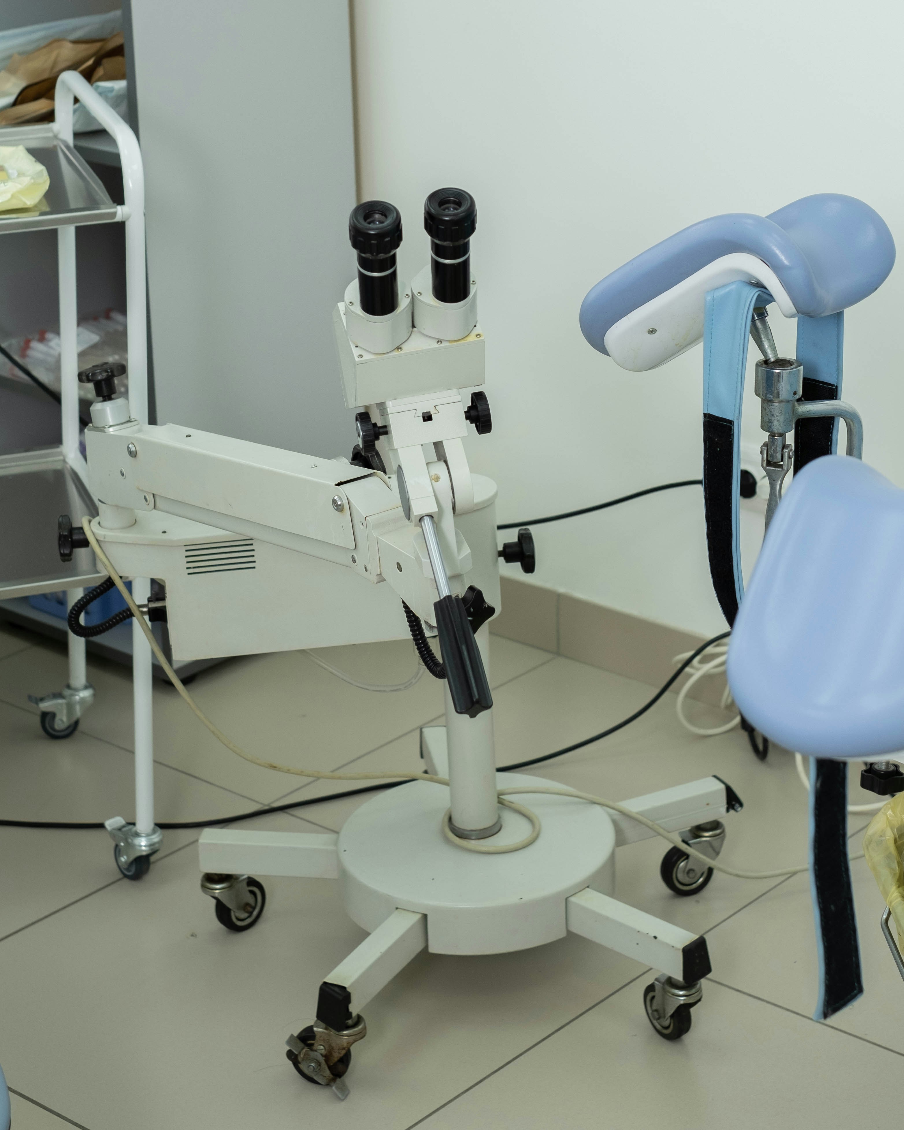 a chair and a microscope in a room