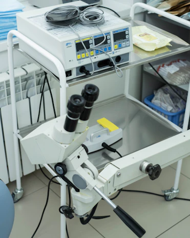 a microscope sitting on top of a white table