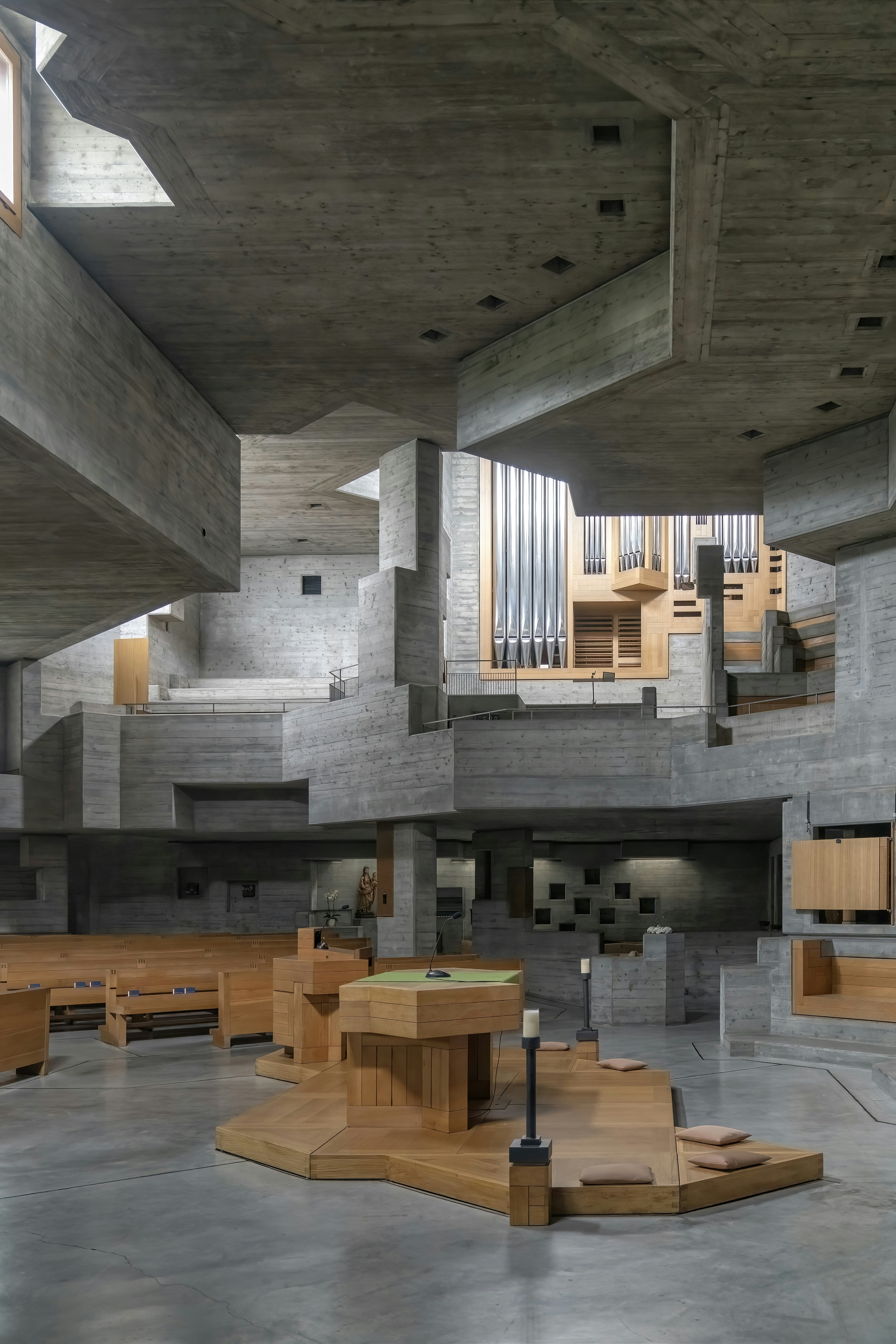 a large building with a bunch of benches inside of it