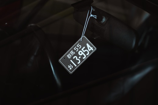 a close up of a speed limit sign on a car