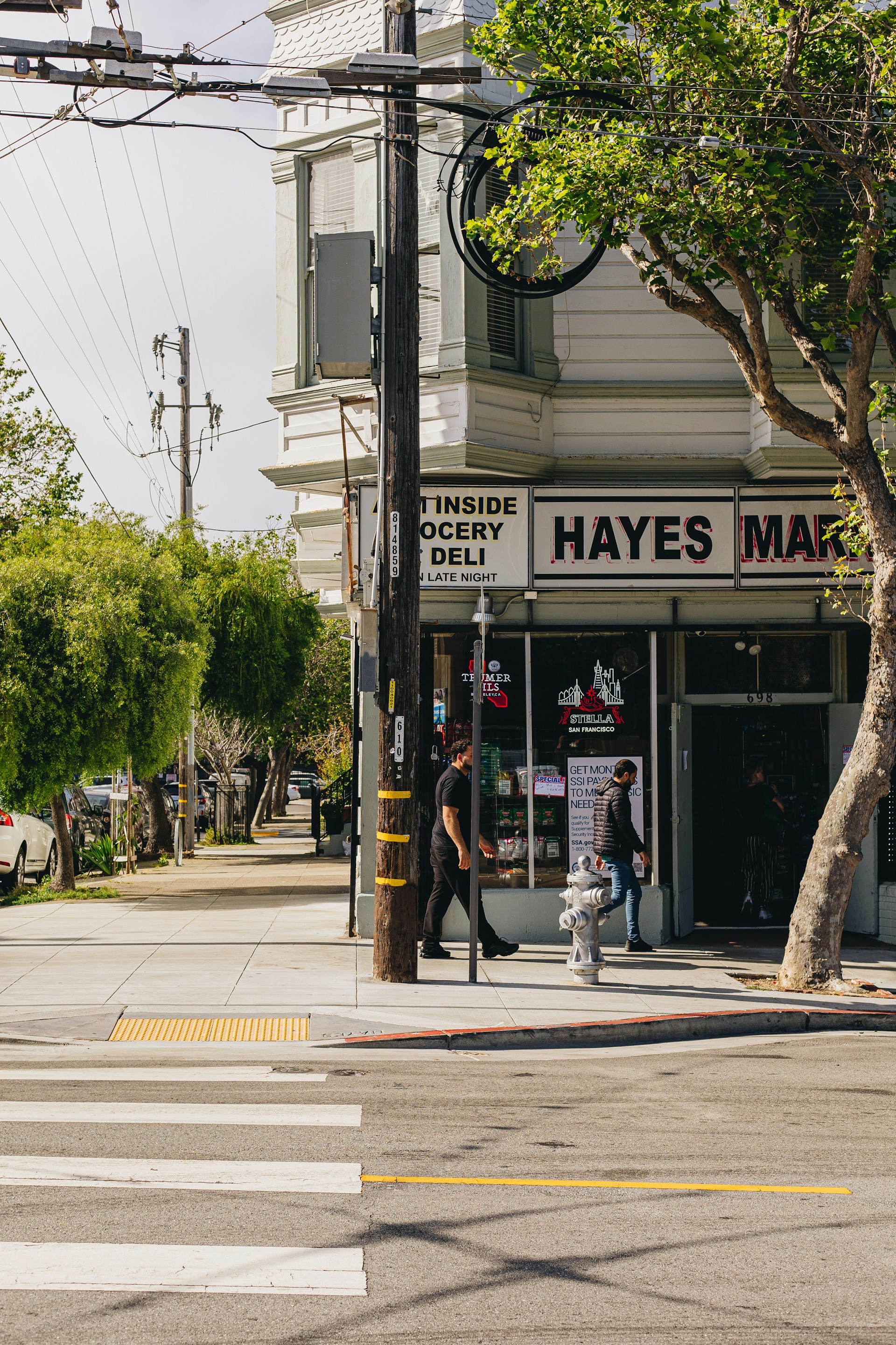 black and white bed linen