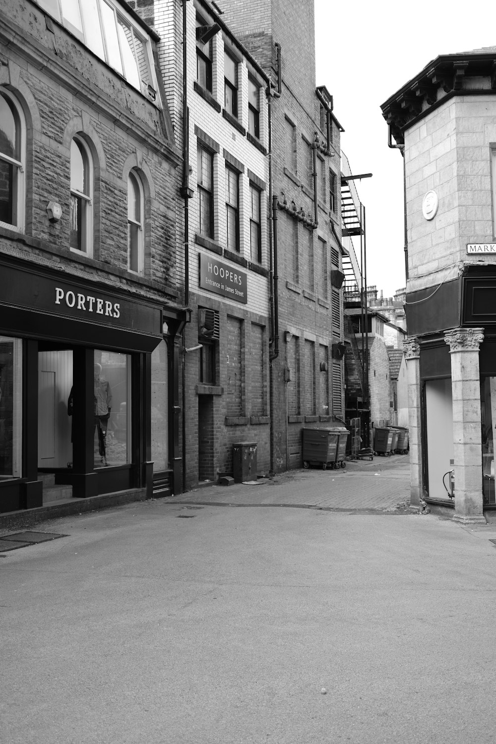 a black and white photo of a city street