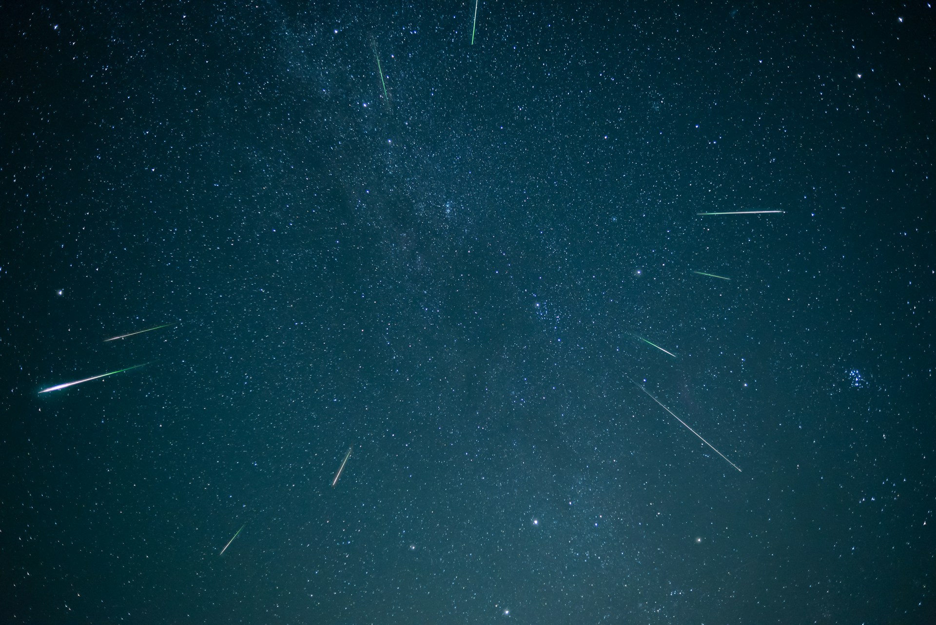 gray computer monitor