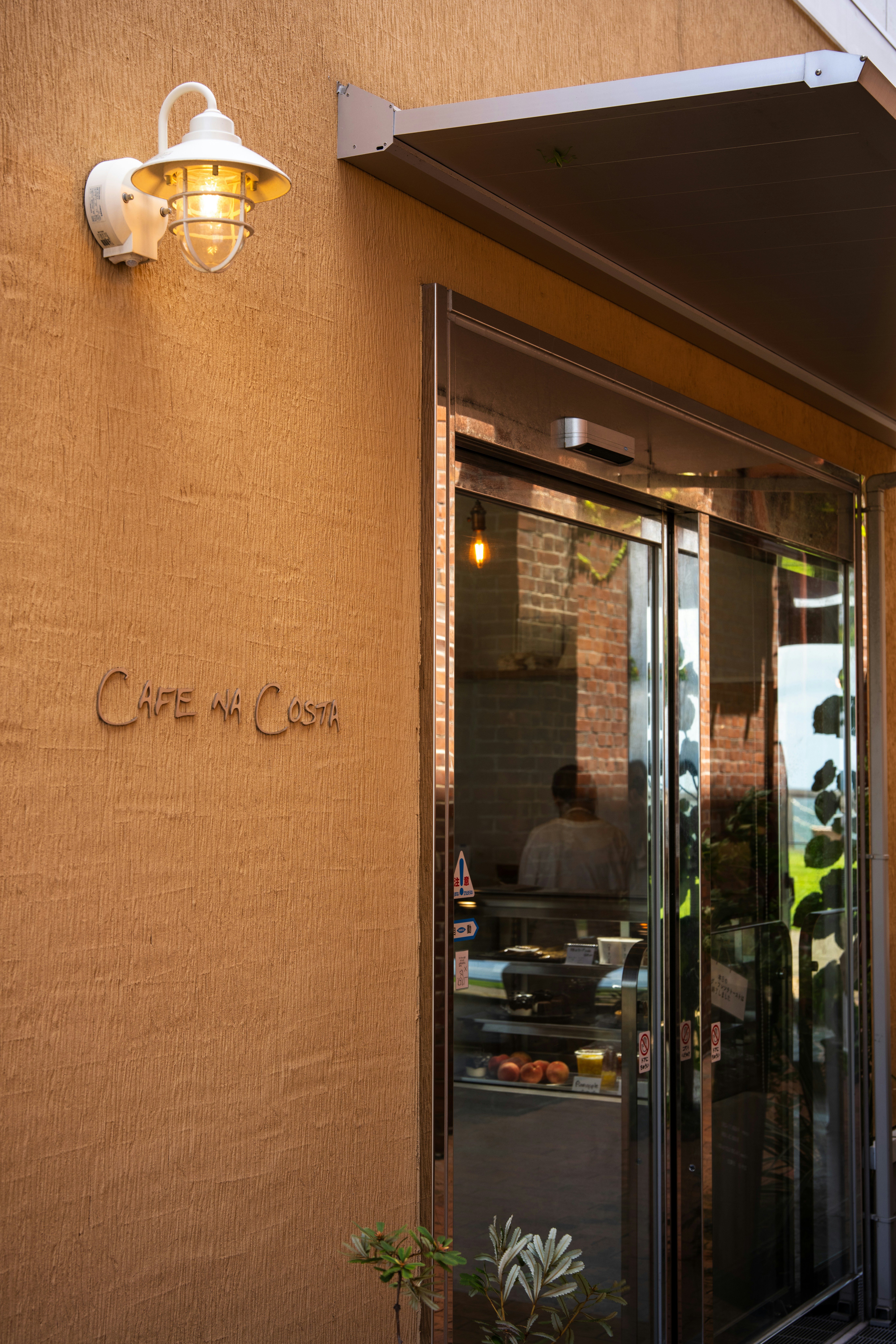 Ana Costa, fundadora da GrowthCo, em pose profissional