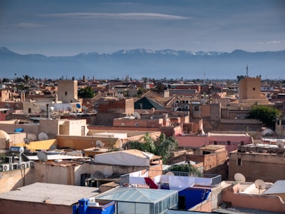 Panoramic aerial shot of Isparta's cityscape with mountains in the background.