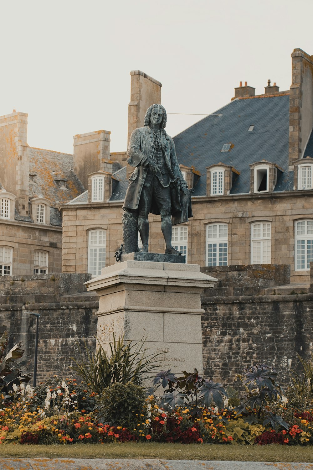 a statue of a man in front of a building